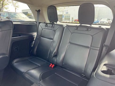 Certified 2025 Lincoln Aviator AWD image 18