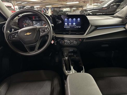 Used 2024 Chevrolet Trax LS w/ LS Convenience Package FWD image 14
