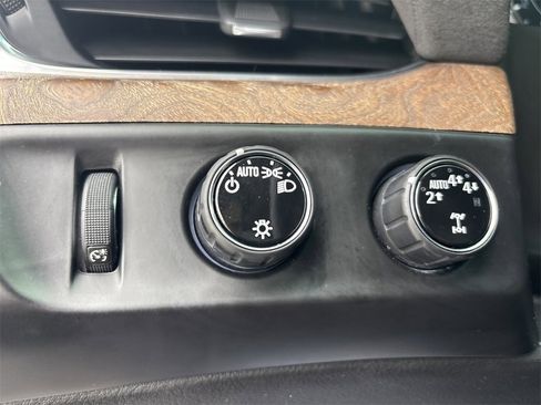 Used 2019 Cadillac Escalade ESV Luxury image 24