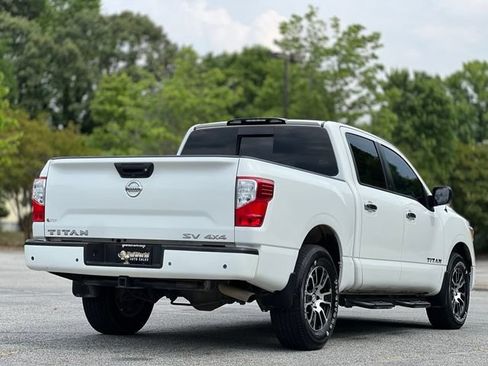Used 2021 Nissan Titan SV w/ SV Convenience Package AWD/4WD image 5