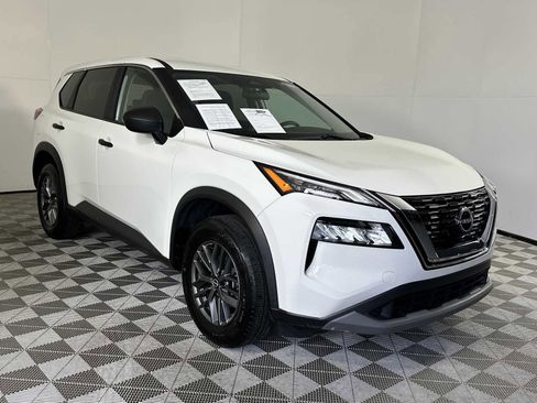 Used 2023 Nissan Rogue S FWD image 2
