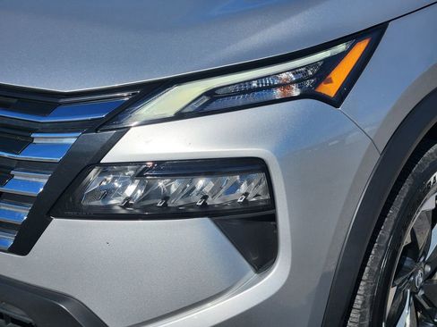 Used 2024 Nissan Rogue SV image 10