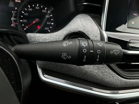 Used 2025 Jeep Compass Latitude image 37