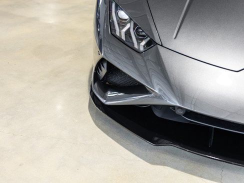 Used 2021 Lamborghini Huracan EVO RWD image 11