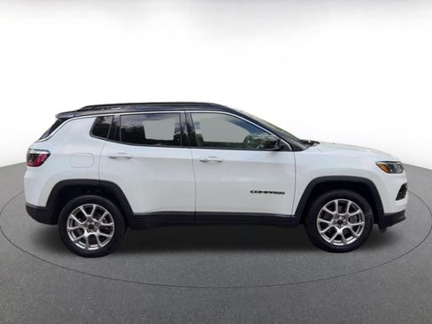 Used 2025 Jeep Compass Limited AWD/4WD image 17
