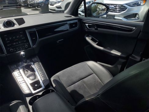 Used 2017 Porsche Macan image 14