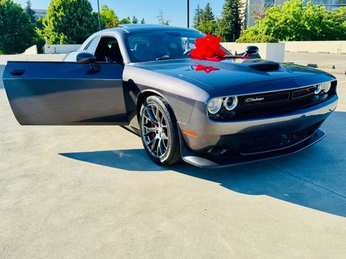 Used 2016 Dodge Challenger SRT w/ Technology Group image 43
