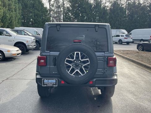 New 2026 Jeep Wrangler Unlimited Sahara AWD/4WD image 8