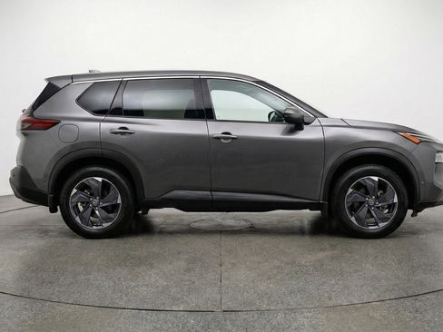 Used 2025 Nissan Rogue SV image 11
