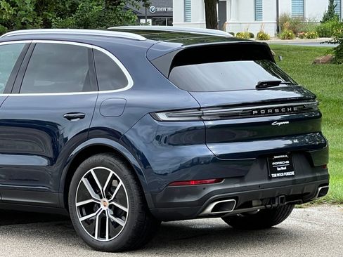 Certified 2026 Porsche Cayenne E-Hybrid AWD/4WD image 9