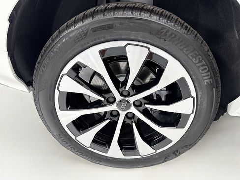 Used 2026 Audi Q3 quattro 2.0T w/ Driver Assistance Package AWD/4WD image 33