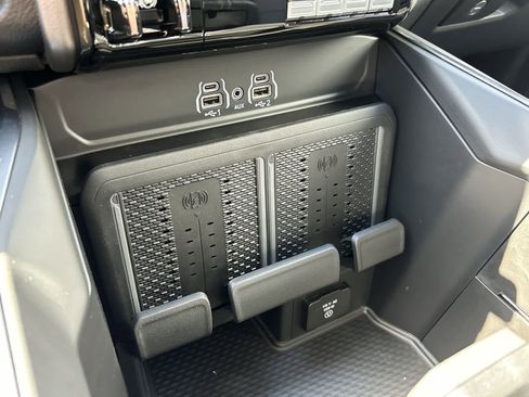 New 2026 RAM 3500 Laramie AWD/4WD image 23