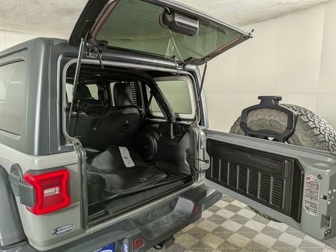 Used 2022 Jeep Wrangler Unlimited Rubicon w/ Steel Bumper Group AWD/4WD image 9