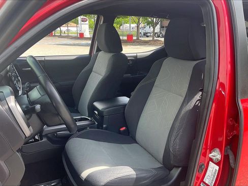 Used 2022 Toyota Tacoma TRD Off-Road w/ Technology Package image 28