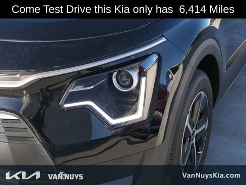 Certified 2025 Kia Niro EX image 9