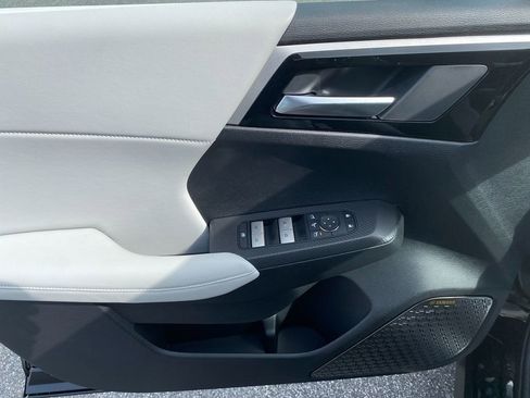 New 2025 Mitsubishi Outlander SE image 11