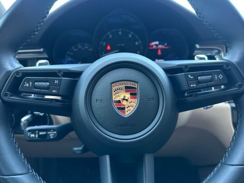 Certified 2023 Porsche Macan AWD/4WD image 24