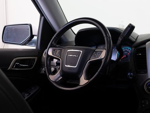 Used 2019 GMC Yukon Denali w/ Denali Ultimate Package image 32