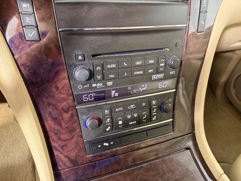 Used 2013 Cadillac Escalade ESV Luxury RWD image 18