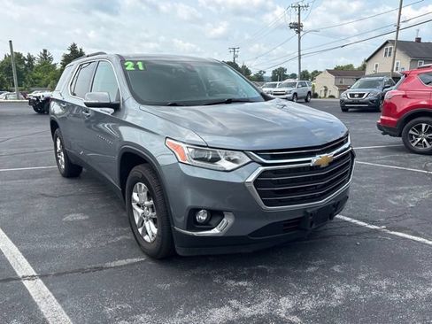 Used 2021 Chevrolet Traverse LT AWD/4WD image 2