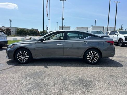 Used 2025 Nissan Altima 2.5 SV FWD image 6