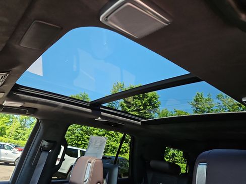 Certified 2024 Cadillac Escalade Sport Platinum w/ LPO, ONYX Package AWD/4WD image 15