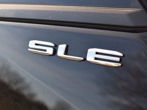 Used 2022 GMC Terrain SLE w/ Driver Convenience Package image 5