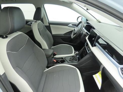 New 2026 Volkswagen Taos SE image 20