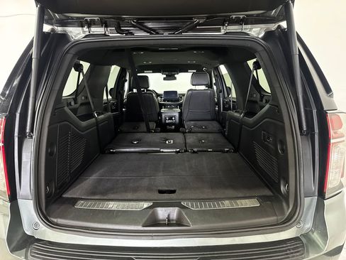 Used 2023 Chevrolet Suburban Premier AWD/4WD image 29
