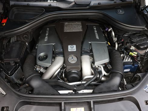 Used 2015 Mercedes-Benz GL 63 AMG 4MATIC image 23