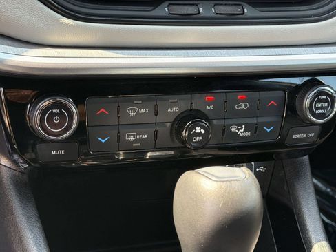Used 2025 Jeep Compass Limited AWD/4WD image 26
