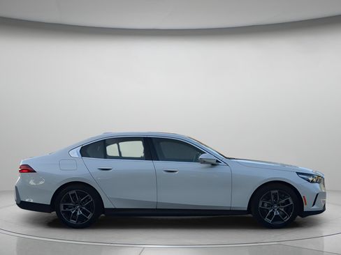Used 2026 BMW 530i RWD image 39