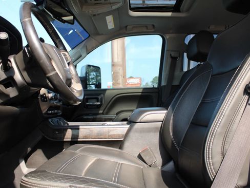 Used 2015 GMC Sierra 2500 Denali w/ Duramax Plus Package image 12