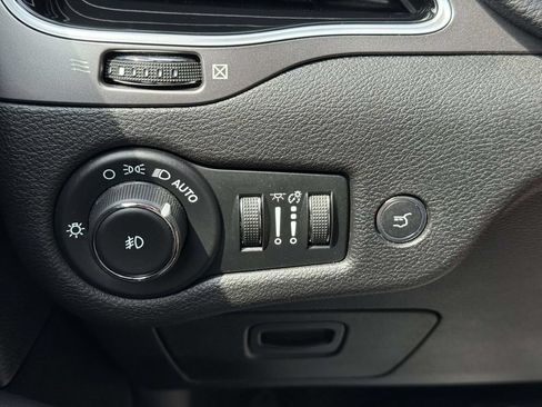Used 2019 Jeep Cherokee Limited AWD/4WD image 20