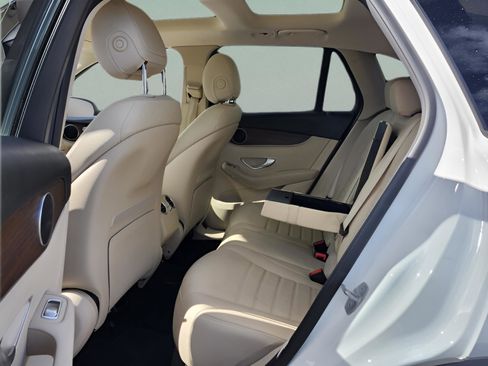 Used 2020 Mercedes-Benz GLC 300 4MATIC image 10