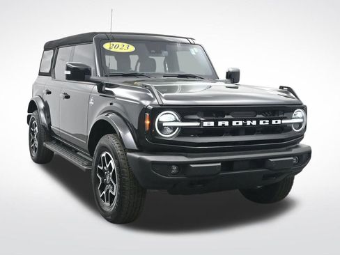 Used 2023 Ford Bronco Outer Banks image 3