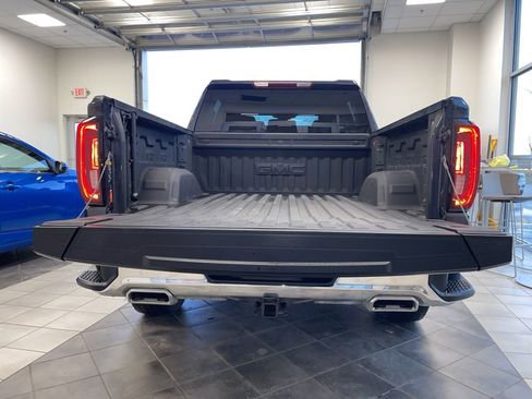 Used 2025 GMC Sierra 1500 SLT w/ SLT Premium Package image 12