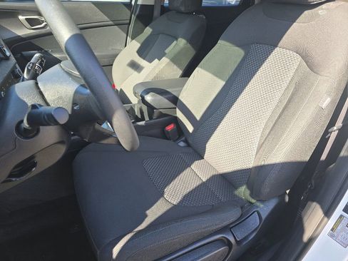 Used 2023 Kia Sportage LX image 19