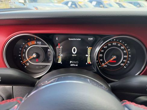 Used 2023 Jeep Gladiator Rubicon w/ Trailer Tow Package AWD/4WD image 10