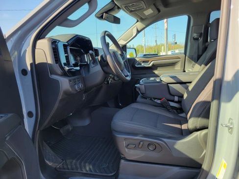 Used 2024 Chevrolet Silverado 1500 LT AWD/4WD image 8