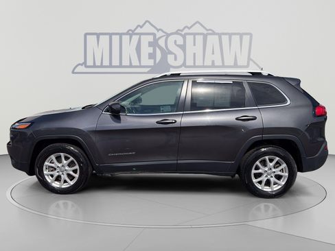 Used 2017 Jeep Cherokee Latitude AWD/4WD image 8