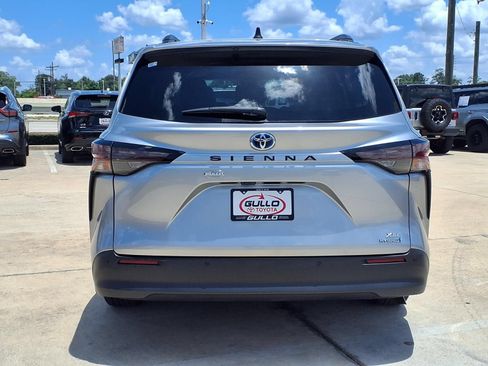 Certified 2023 Toyota Sienna XLE FWD image 7