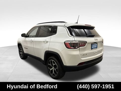 Used 2024 Jeep Compass Latitude AWD/4WD image 8