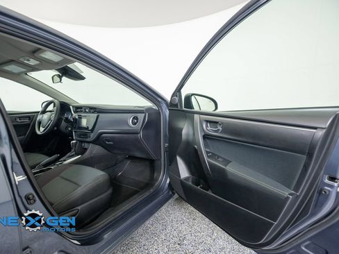 Used 2018 Toyota Corolla LE FWD image 37