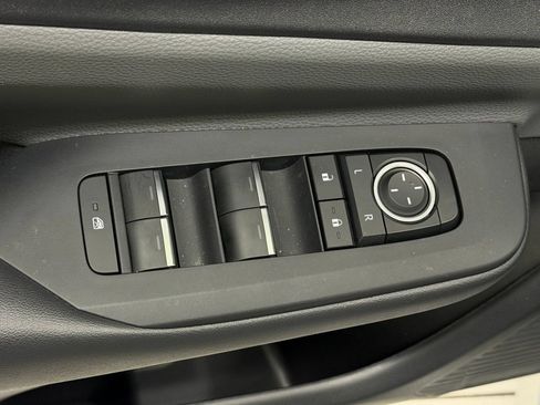 Used 2024 Toyota Prius XLE AWD/4WD image 27