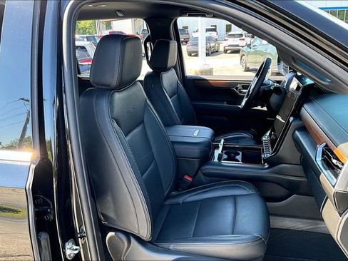 Used 2025 GMC Yukon XL Denali AWD/4WD image 30