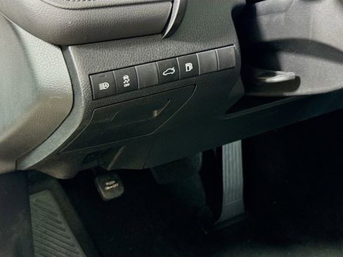 Used 2018 Toyota Camry LE FWD image 10