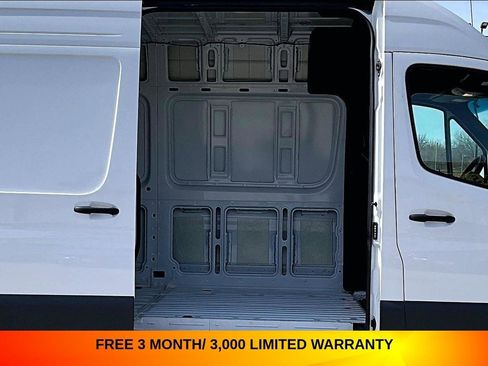 Used 2024 Mercedes-Benz Sprinter 2500 w/ Acoustic Package image 34