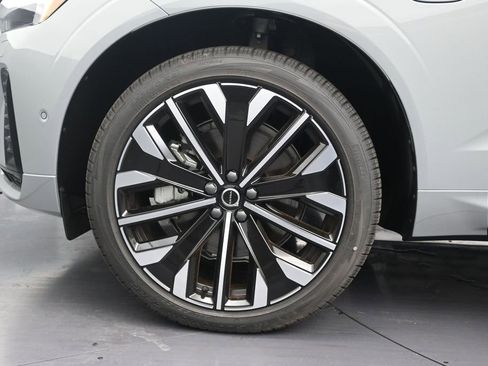 New 2026 Volvo XC60 T8 Ultra w/ Protection Package Premier AWD/4WD image 9