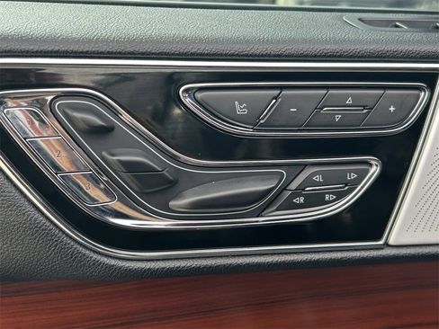Used 2021 Lincoln Navigator Reserve w/ Luxury Package image 30